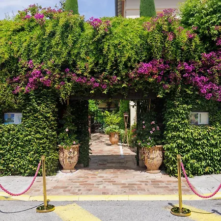 Отель La Sainte Valerie Adults Only Жуан-ле-Пен