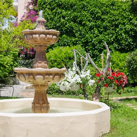 Отель La Sainte Valerie Adults Only Жуан-ле-Пен